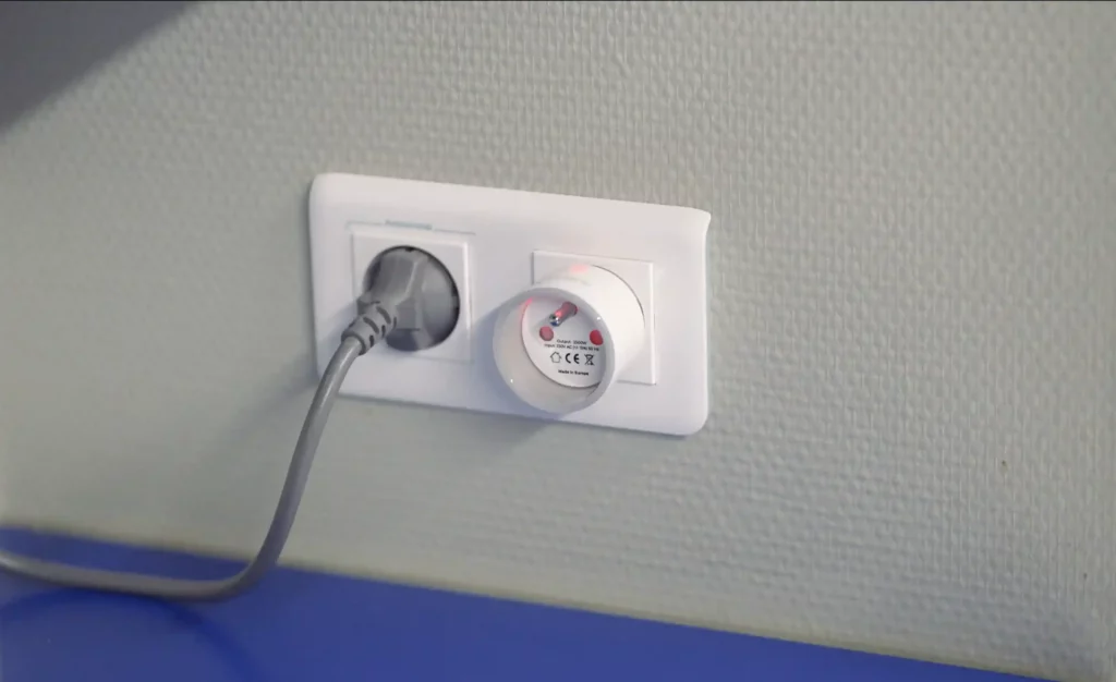 Dcare Plug connected to a wall socket of a Dcare installation